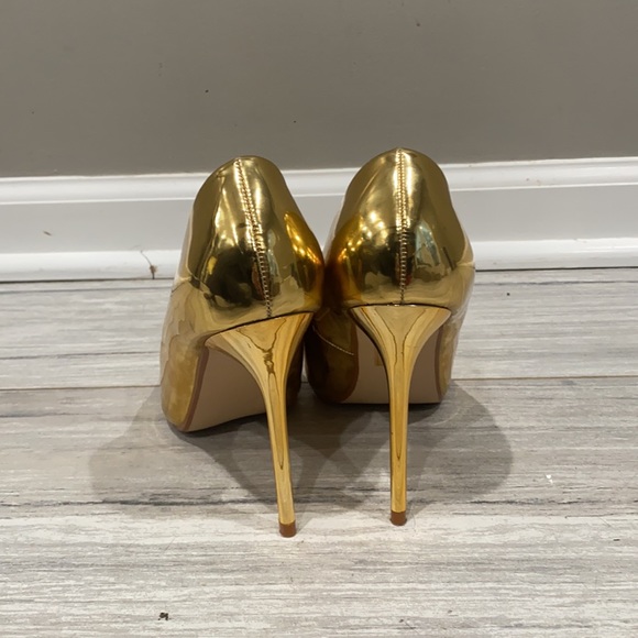 Women’s size 6.5-Cape ribbon gold heels - Picture 3 of 3